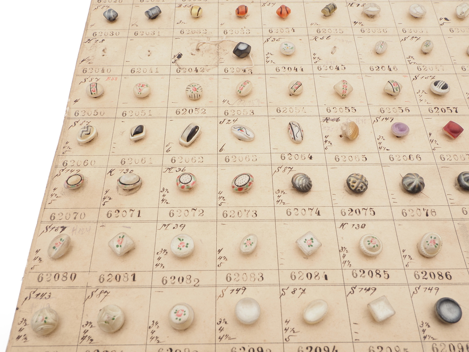 1915 Sample card (142) Czech antique glass buttons hand painted pearl dimi