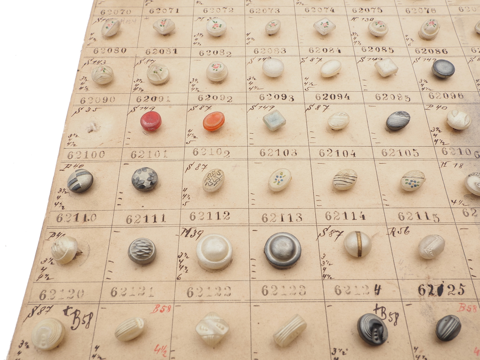 1915 Sample card (142) Czech antique glass buttons hand painted pearl dimi