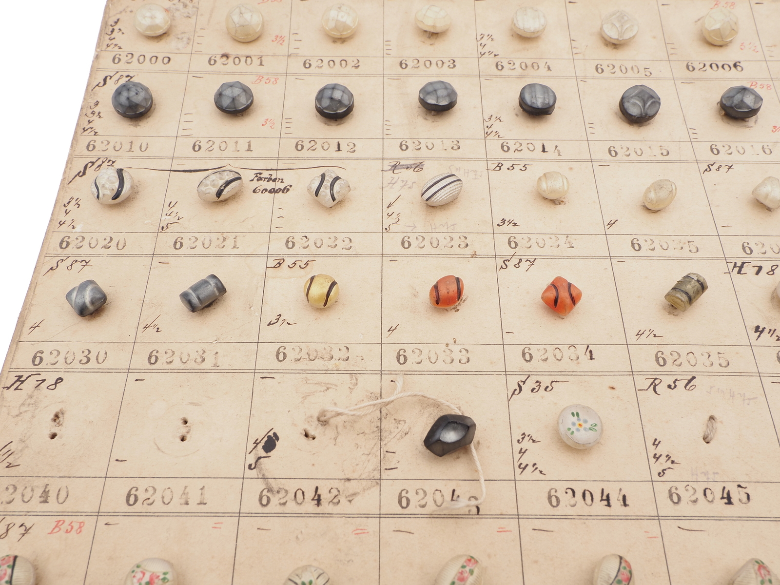 1915 Sample card (142) Czech antique glass buttons hand painted pearl dimi