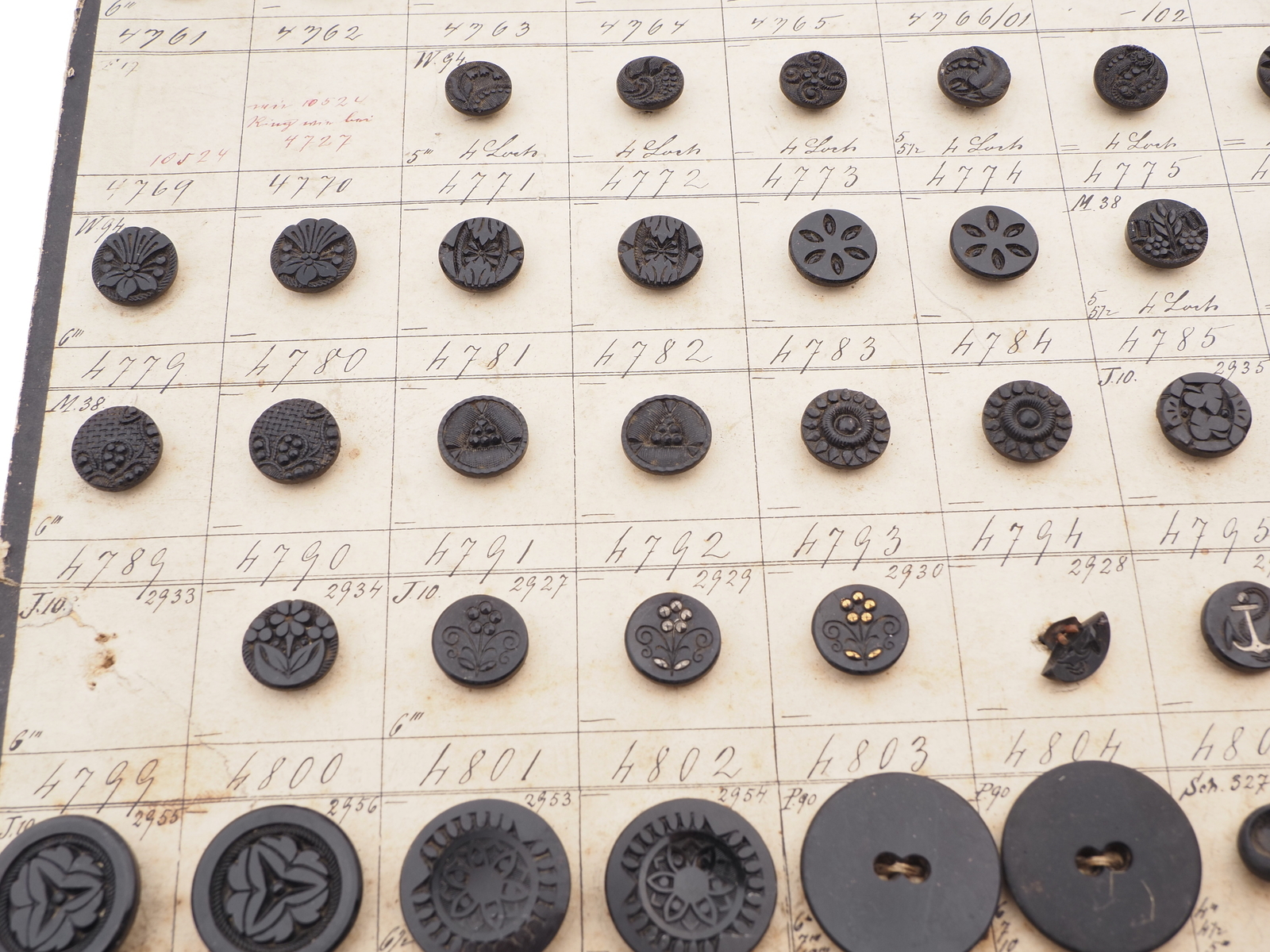 Sample card (118) Czech antique glass buttons