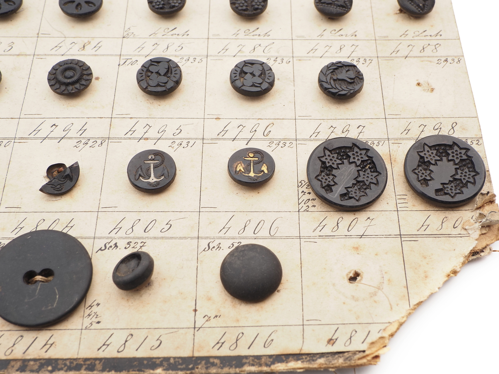 Sample card (118) Czech antique glass buttons
