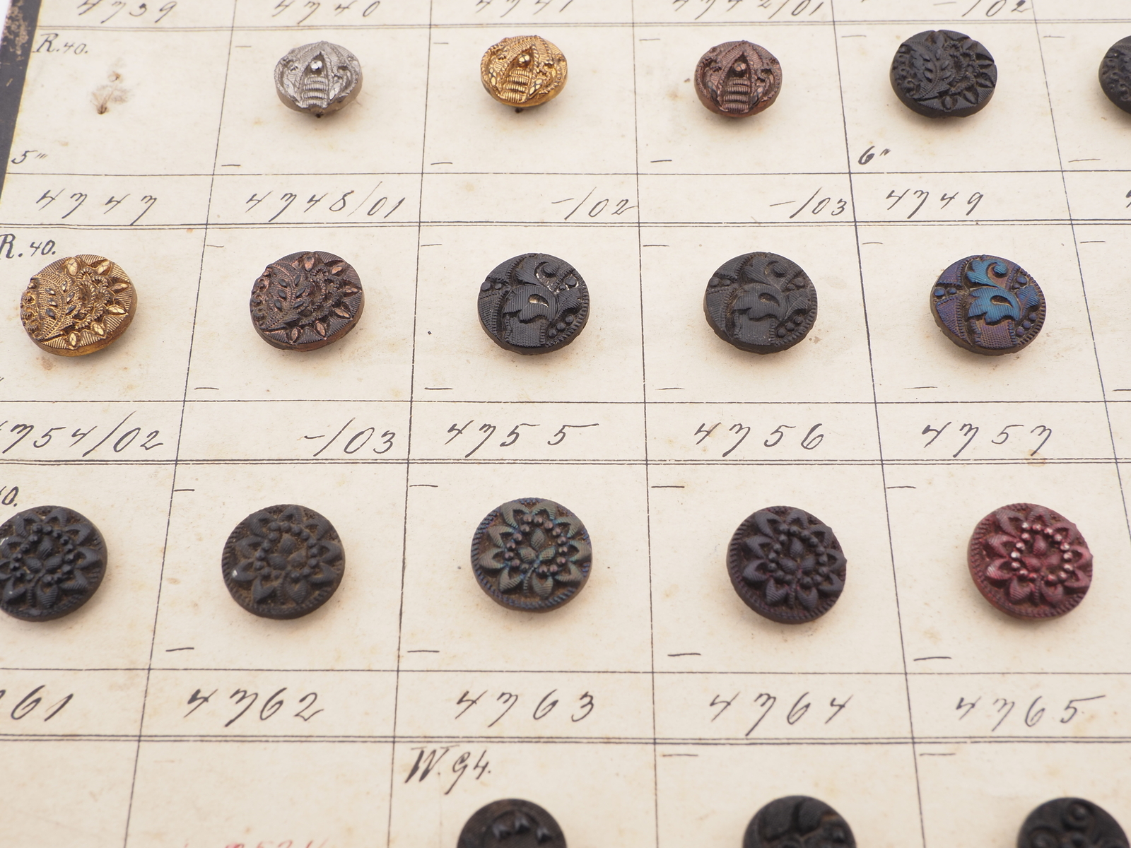 Sample card (118) Czech antique glass buttons
