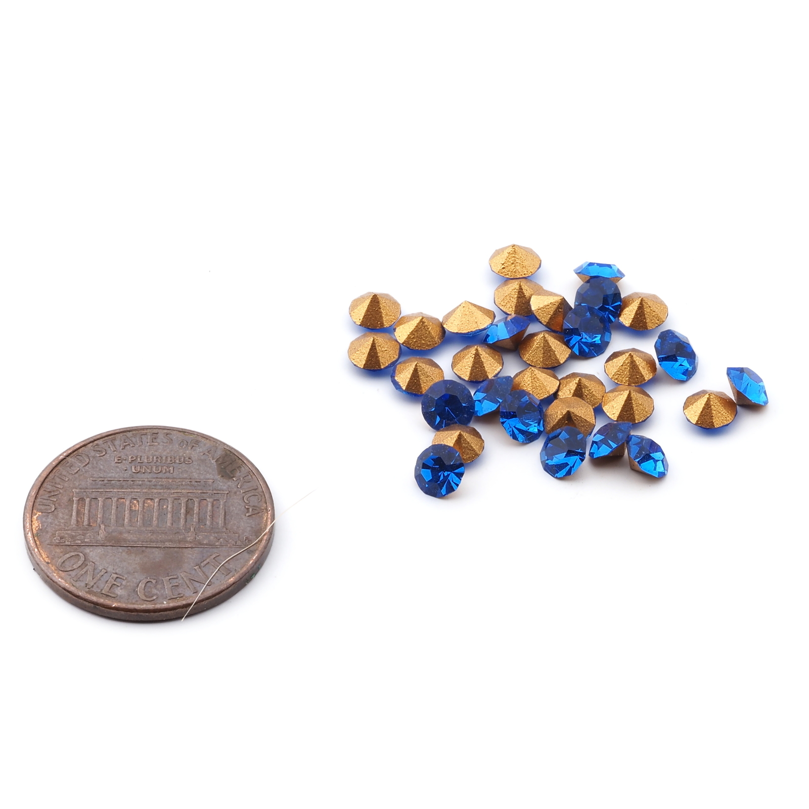 Lot (30) Czech vintage foiled round faceted sapphire blue glass rhinestones 4mm