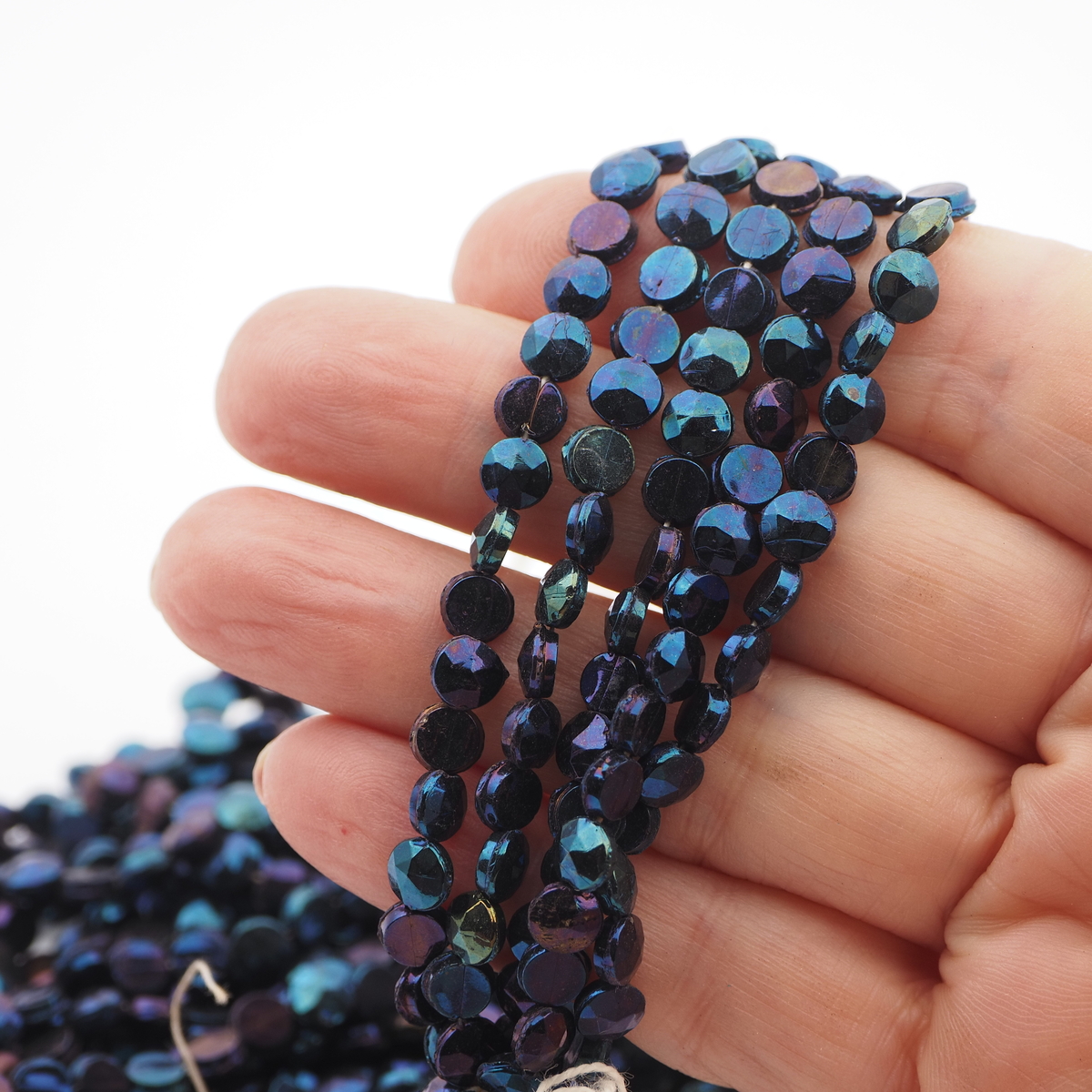 Peacock violet lustre faceted round nailhead flat back glass beads Master Hank 5.6 mm Czech  - kopie