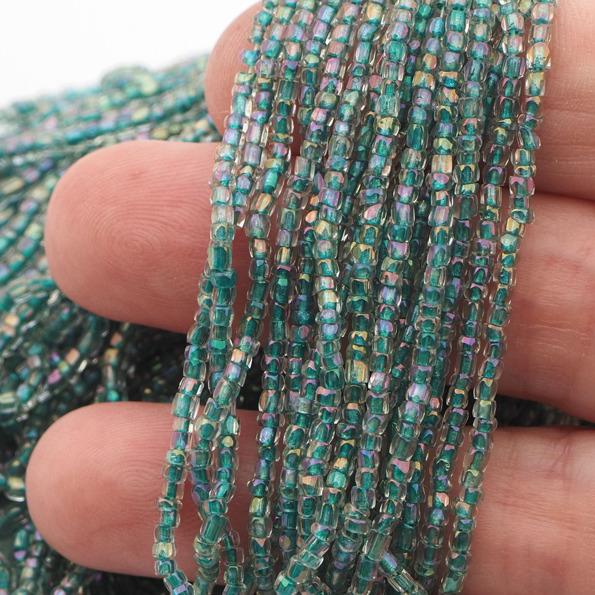 Master Hank crystal green faceted seed glass beads 12/0 Vintage Czech - kopie