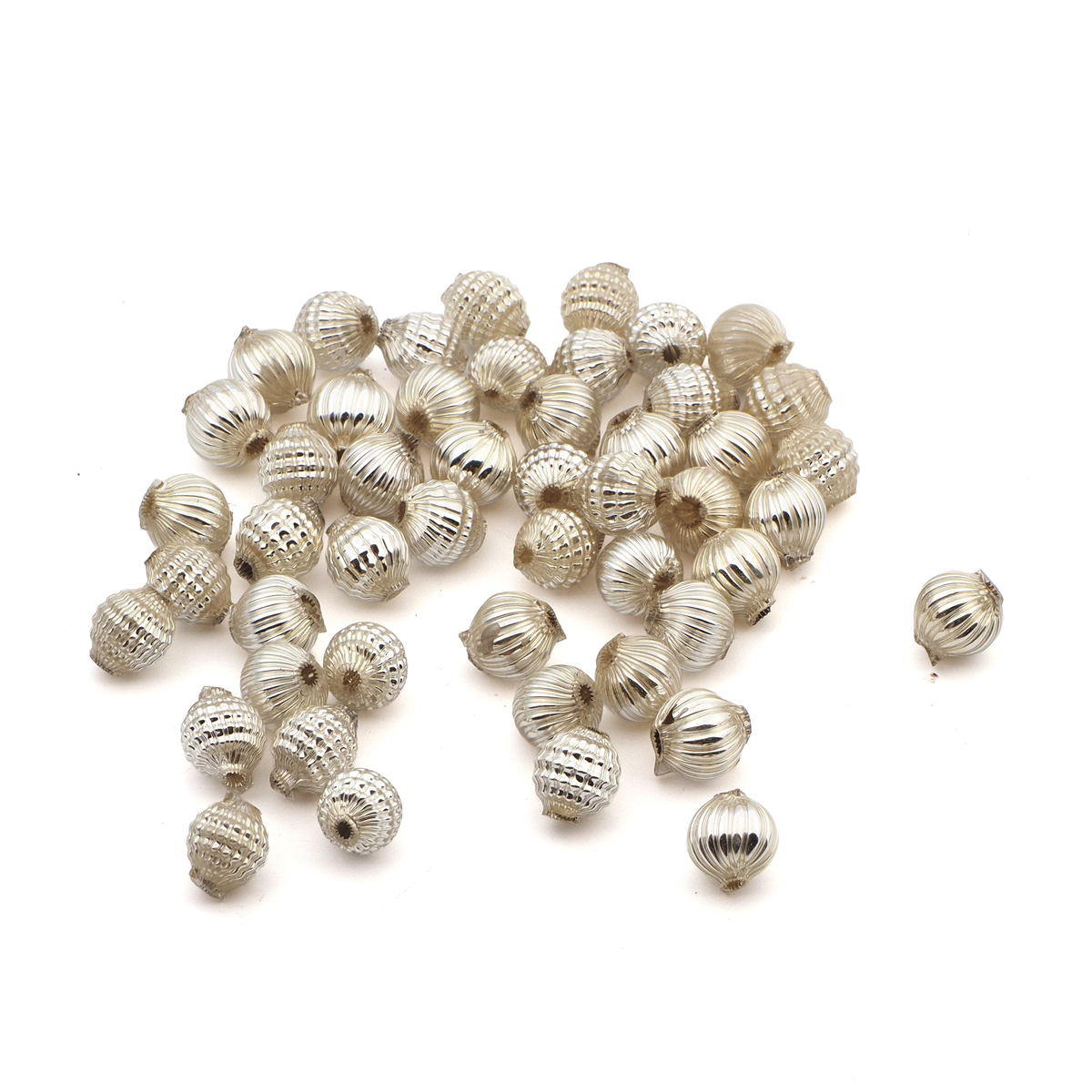 Czech vintage ribbed Christmas blown hollow silver round glass beads 49pcs 10mm - kopie