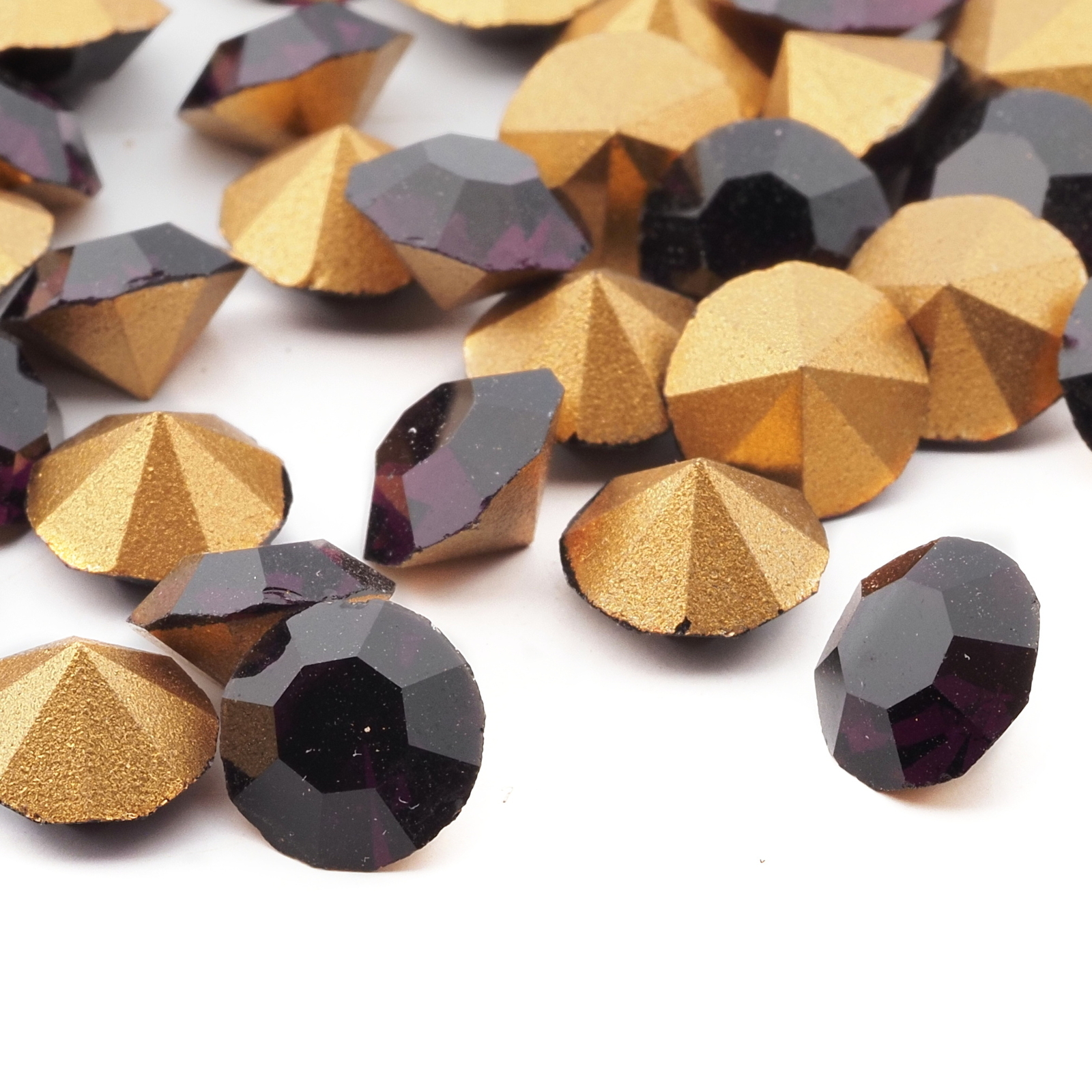 Lot (100) Czech vintage foiled round faceted purple glass rhinestones 7.5mm