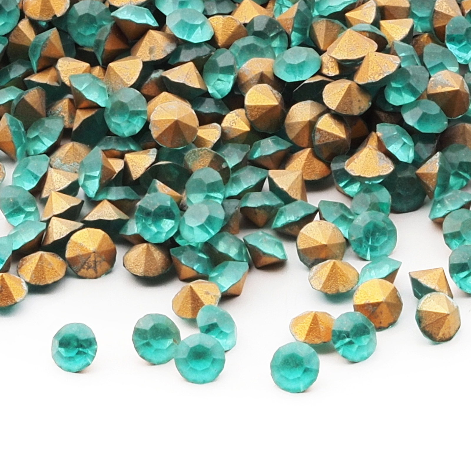 Lot (375) Czech vintage foiled round faceted pale green glass rhinestones 5mm