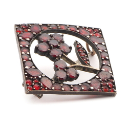 Antique Victorian Bohemian garnet floral openwork pin brooch 